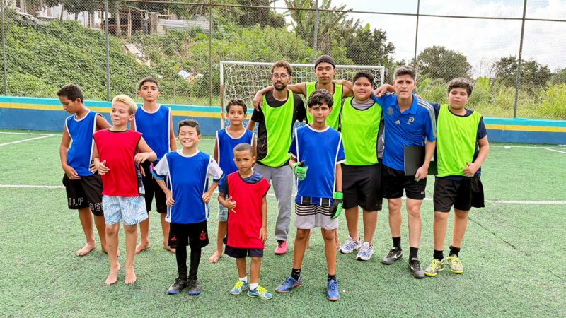 Projeto “Canal do Bem” oferece aulas gratuitas de futebol para crianças e adolescentes. Inscreva-se!