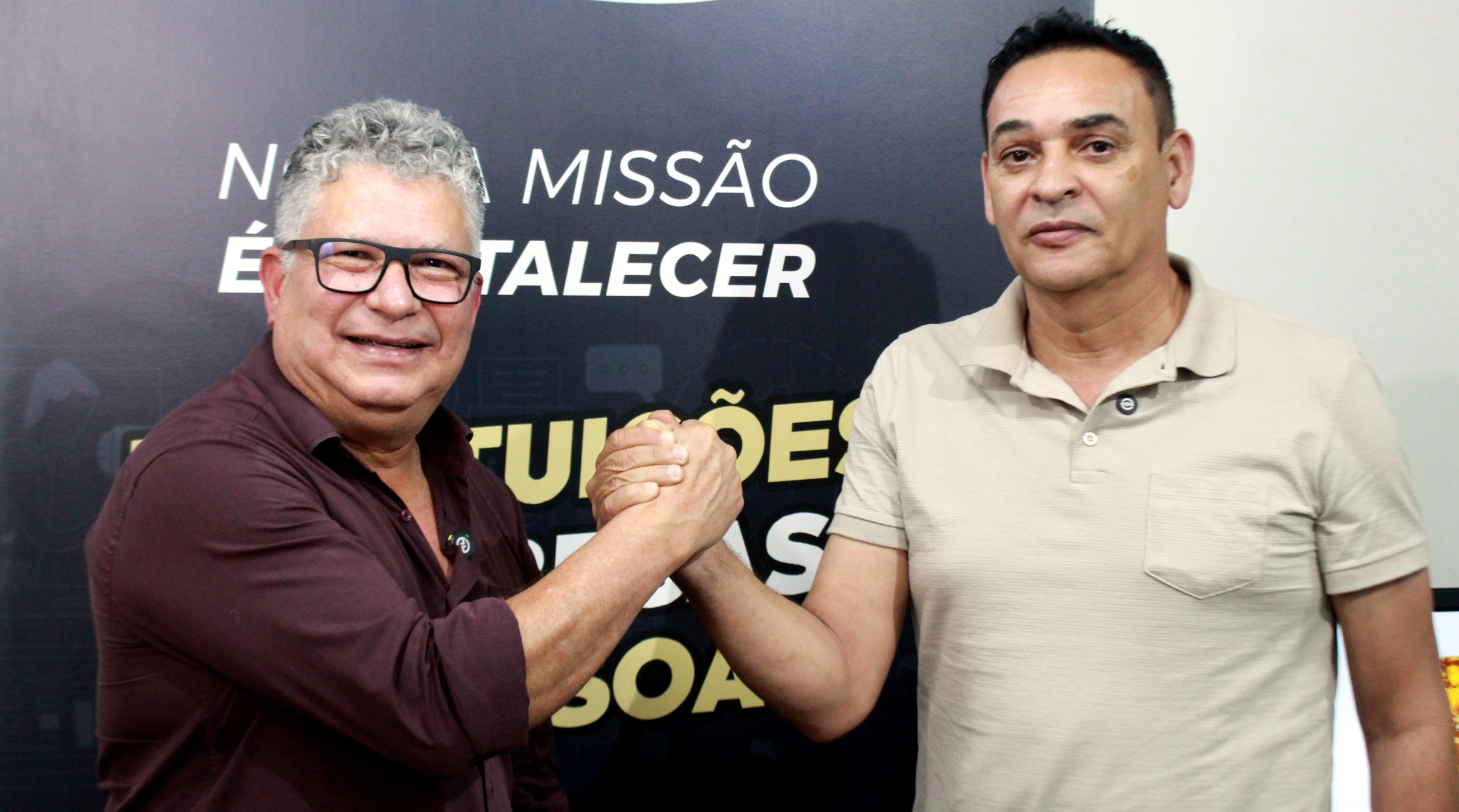 Mundo do trabalho em pauta | Presidente José Carlos acompanha entrevista do Serginho, líder da FEQUIMFAR, no “GritaCast”